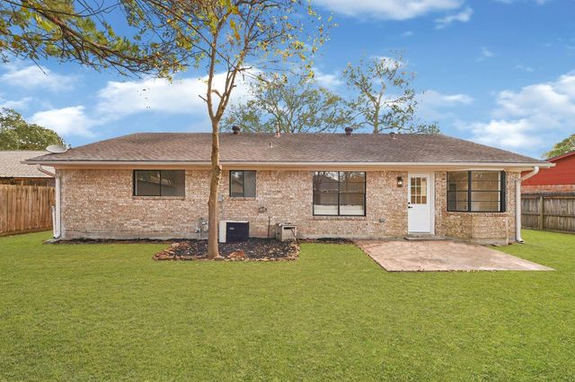 5007 Colmesneil Drive, Pearland, TX 77584