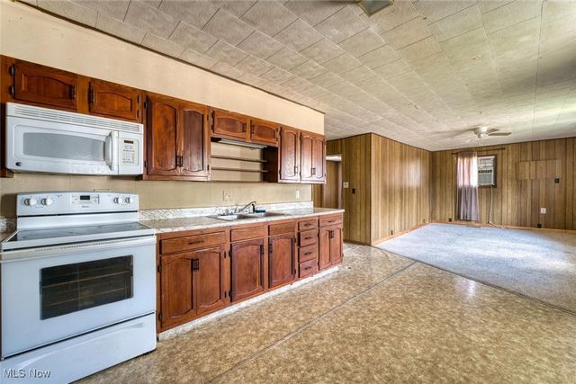 23 Madison Street, Glouster, OH 45732