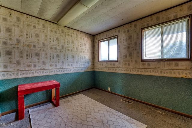 23 Madison Street, Glouster, OH 45732