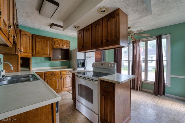 23 Madison Street, Glouster, OH 45732