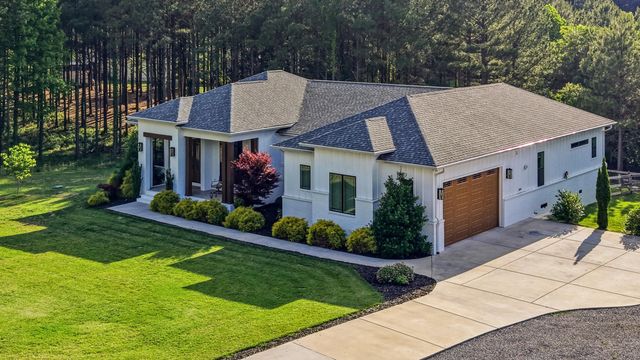 2275 River Bluffs Drive, Jasper, TN 37347