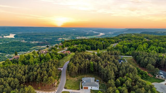 2275 River Bluffs Drive, Jasper, TN 37347