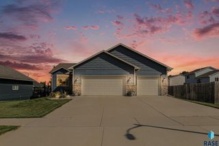 4204 W 93rd St, Sioux Falls, SD 57108