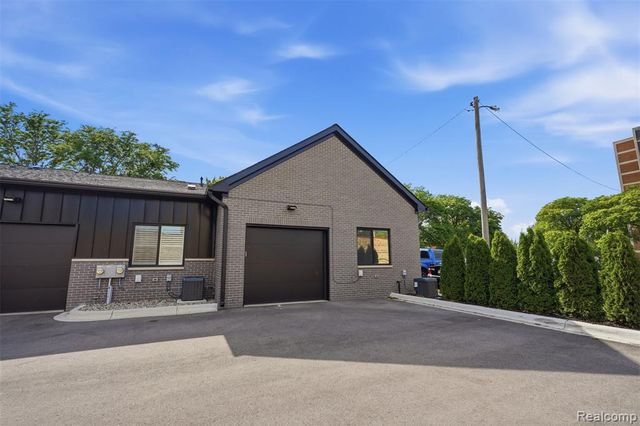 2535 Biddle Avenue, Wyandotte, MI 48192