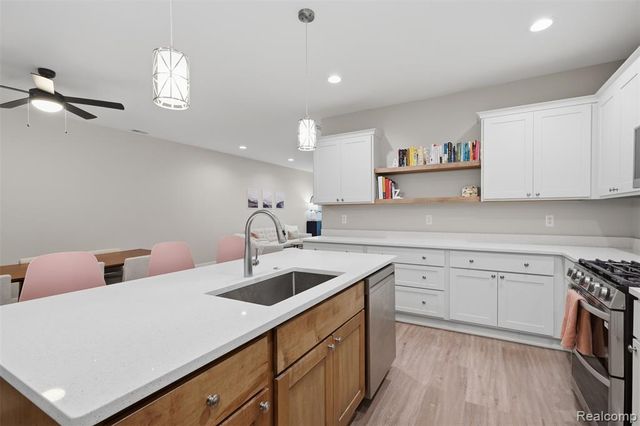 2535 Biddle Avenue, Wyandotte, MI 48192