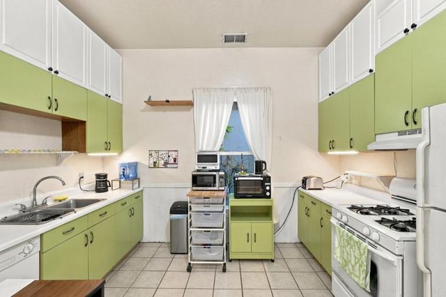 5457 Vicente Way, Oakland, CA 94609