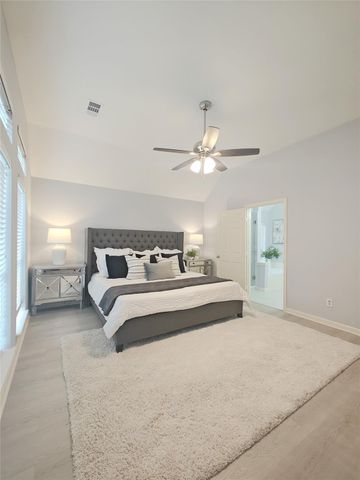 3810 Paigewood Drive, Pearland, TX 77584