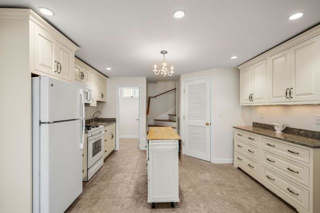 1 Lewis Ave, Salisbury, MA 01952