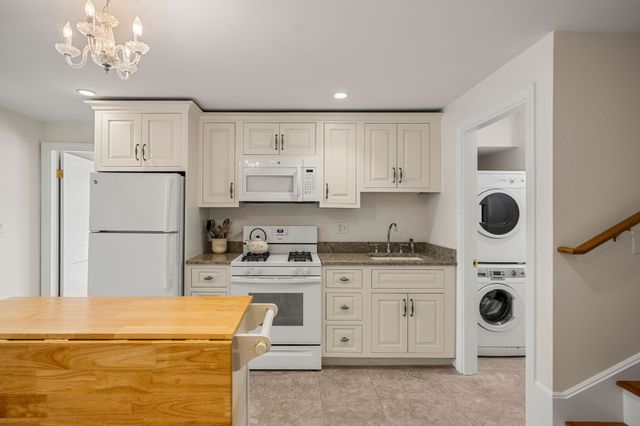 1 Lewis Ave, Salisbury, MA 01952