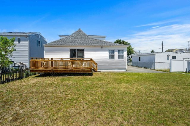1 Lewis Ave, Salisbury, MA 01952