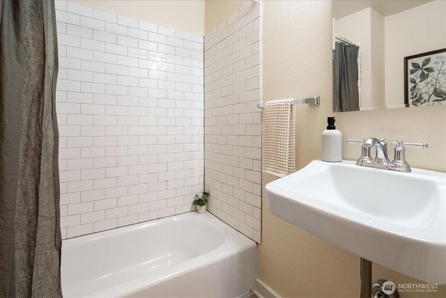 1103 E 71st Street, Tacoma, WA 98404