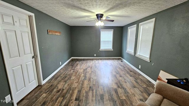 598 Hortons Summit Road, Duffield, VA 24244