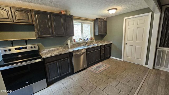 598 Hortons Summit Road, Duffield, VA 24244