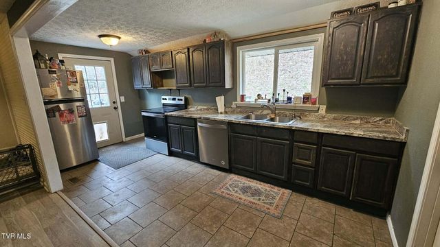 598 Hortons Summit Road, Duffield, VA 24244