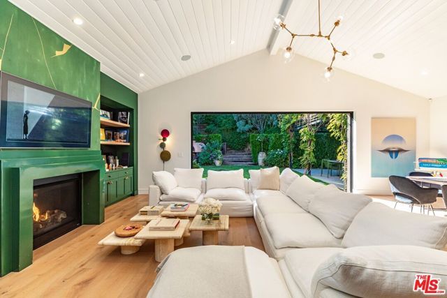 9024 Wonderland Park Avenue, Los Angeles, CA 90046