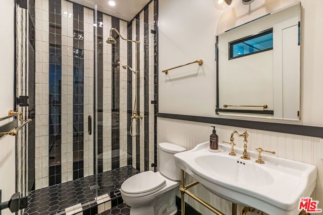 9024 Wonderland Park Avenue, Los Angeles, CA 90046