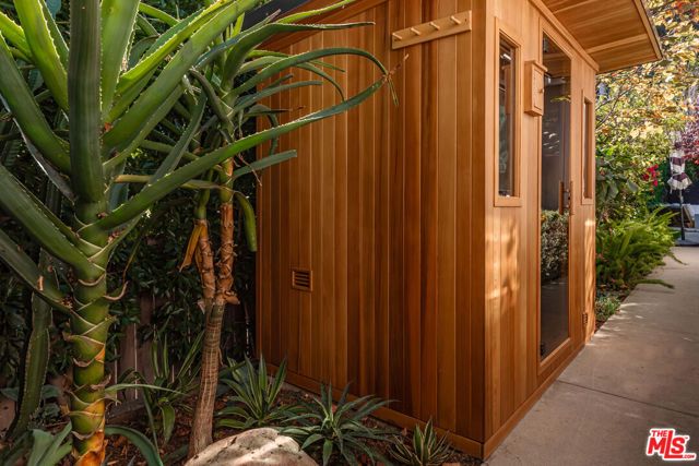 9024 Wonderland Park Avenue, Los Angeles, CA 90046