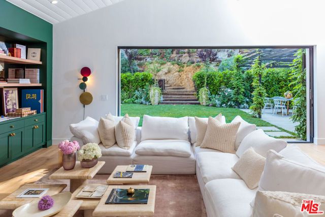 9024 Wonderland Park Avenue, Los Angeles, CA 90046