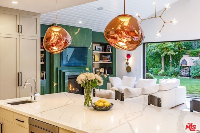 9024 Wonderland Park Avenue, Los Angeles, CA 90046