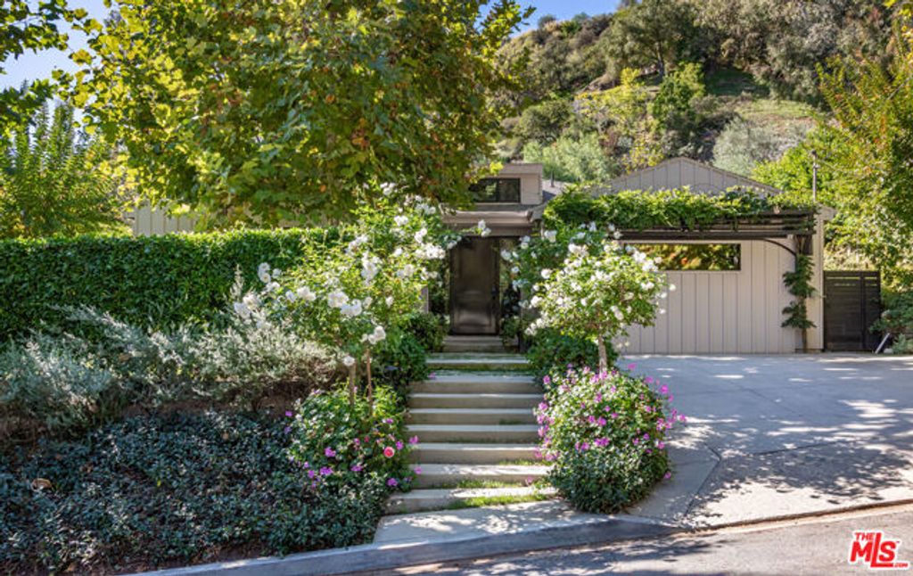 9024 Wonderland Park Avenue, Los Angeles, CA 90046