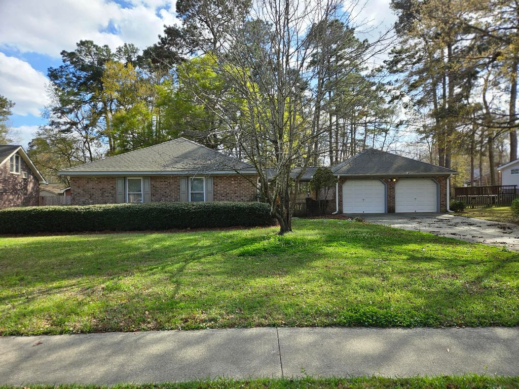106 Queensbury Circle, Goose Creek, SC 29445