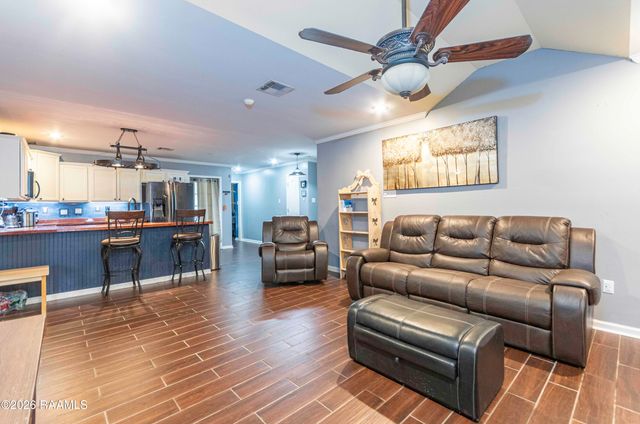 1049 Gary Drive, Breaux Bridge, LA 70517