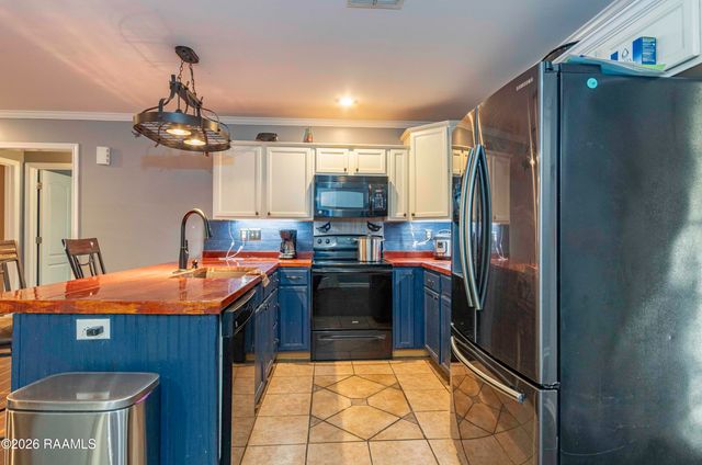 1049 Gary Drive, Breaux Bridge, LA 70517