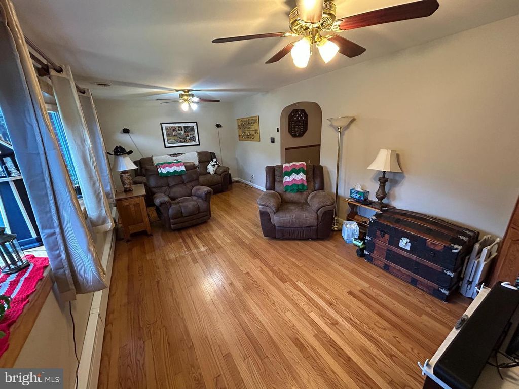 1046 WOODLANE RD, Mount Holly, NJ 08060