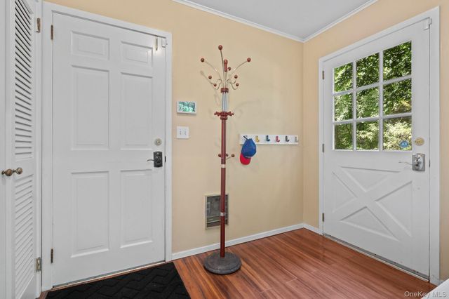 342 Woodbury Road, Cold Spring Harbor, NY 11724