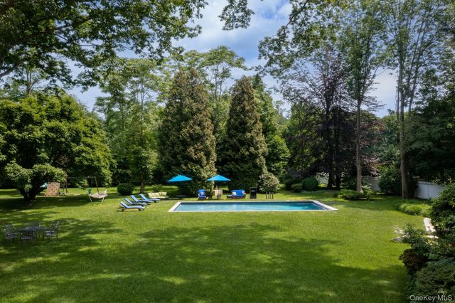 342 Woodbury Road, Cold Spring Harbor, NY 11724