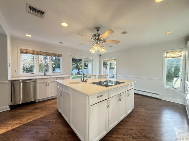 342 Woodbury Road, Cold Spring Harbor, NY 11724