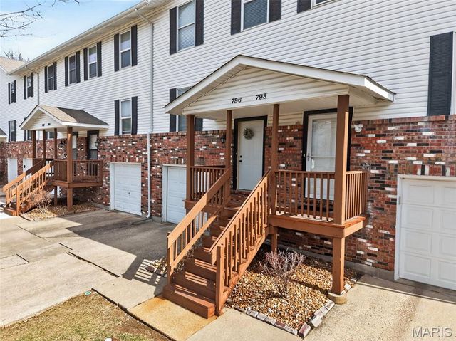 796 Delray Drive J, St Peters, MO 63376