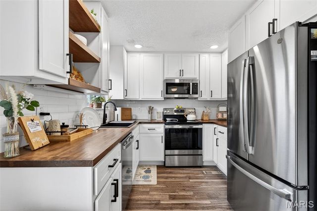 796 Delray Drive J, St Peters, MO 63376