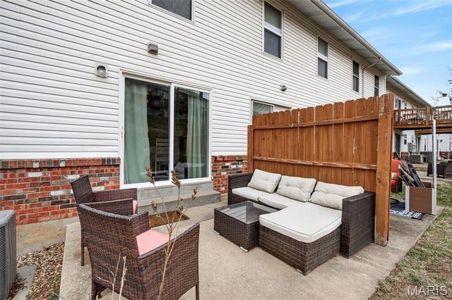 796 Delray Drive J, St Peters, MO 63376