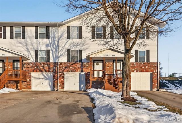 796 Delray Drive J, St Peters, MO 63376