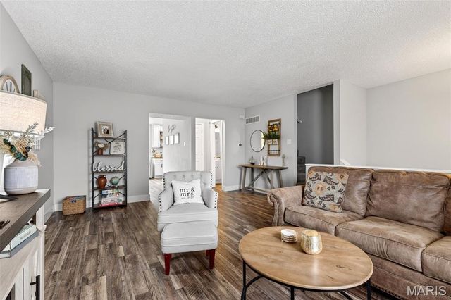 796 Delray Drive J, St Peters, MO 63376