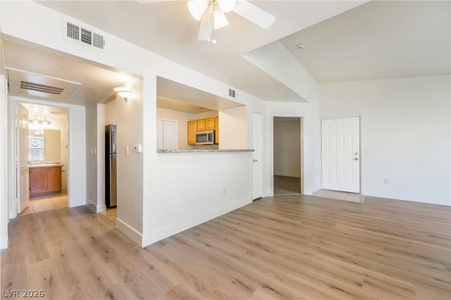 5055 West Hacienda Avenue 2043, Las Vegas, NV 89118