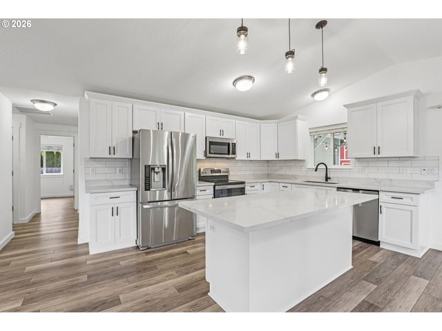 34054 E COLUMBIA Ave, Scappoose, OR 97056