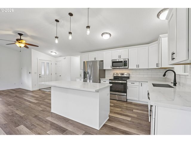 34054 E COLUMBIA Ave, Scappoose, OR 97056