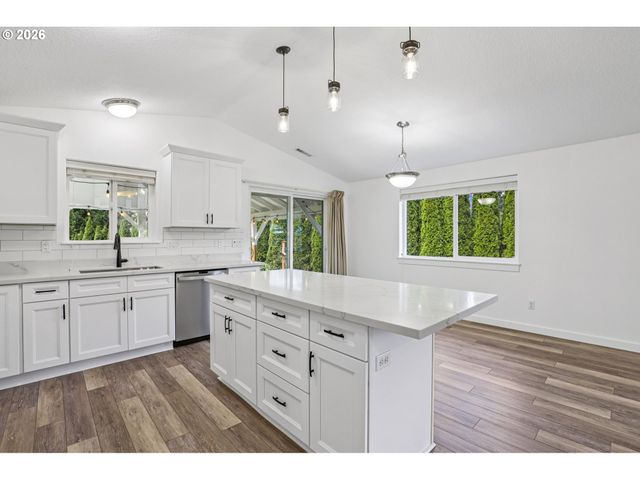 34054 E COLUMBIA Ave, Scappoose, OR 97056