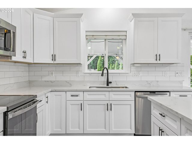 34054 E COLUMBIA Ave, Scappoose, OR 97056