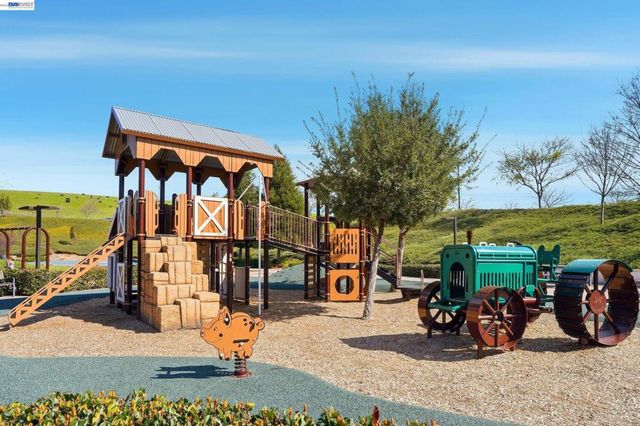 817 Tranquility Cir 4, Livermore, CA 94551