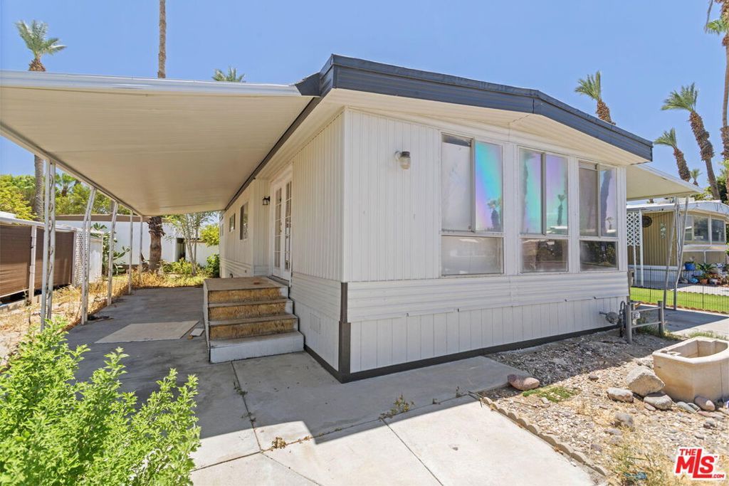 Image 3 of property listing at 80870 Highway 111 127, Indio, CA 92201