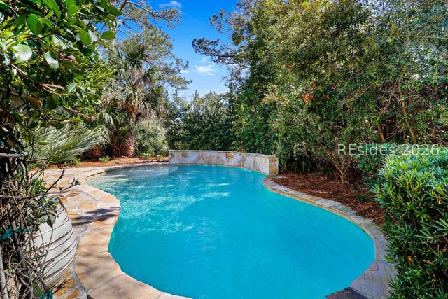 35 Saint George Rd, Hilton Head Island, SC 29928