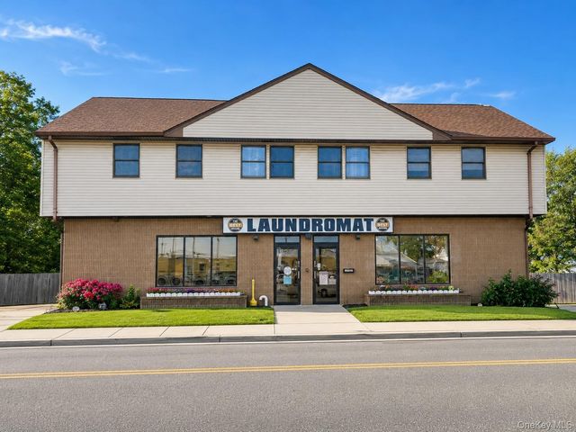 7 Locust Ave 1, Babylon, NY 11702