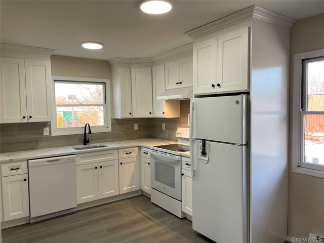 7 Locust Ave 1, Babylon, NY 11702