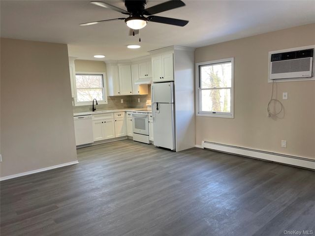 7 Locust Ave 1, Babylon, NY 11702