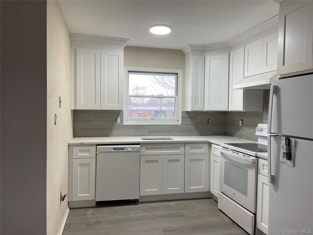 7 Locust Ave 1, Babylon, NY 11702