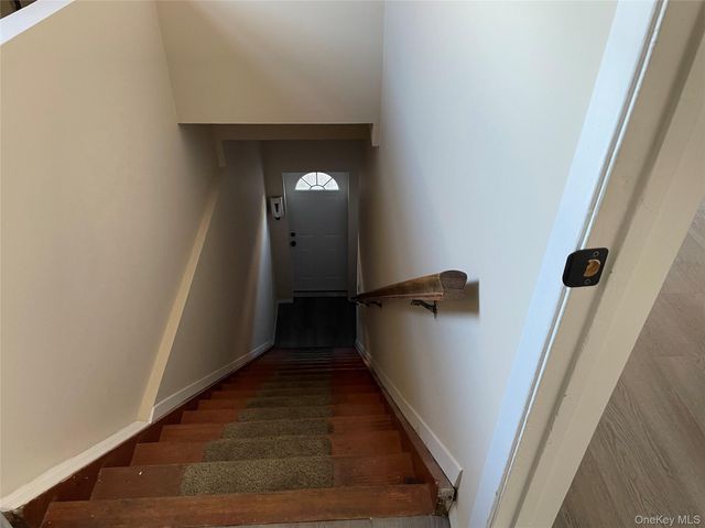 7 Locust Ave 1, Babylon, NY 11702
