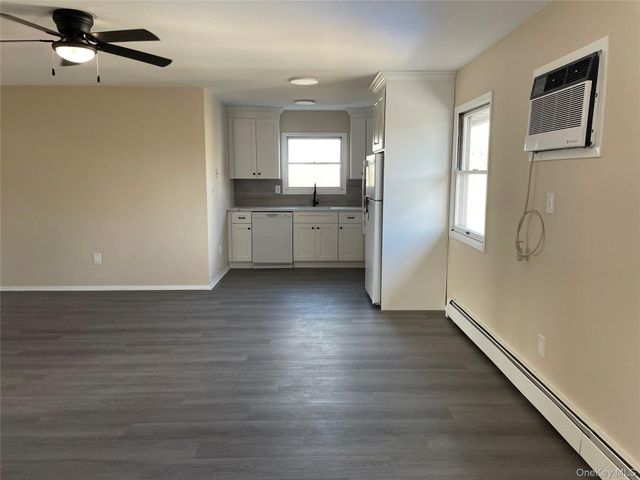7 Locust Ave 1, Babylon, NY 11702
